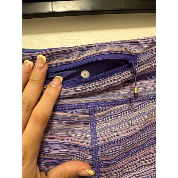 Lululemon Inspire Crop II‎ Purple Space Dye Twist Workout Leggings, Size 6 - Picture 6 of 8
